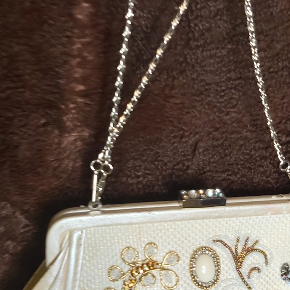 💢SOLD💢Vintage purse . beige long and shorter chain straps - Picture 13 of 13